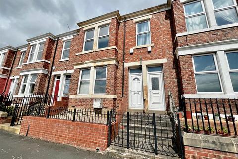 3 bedroom flat to rent, Brighton Road, Gateshead