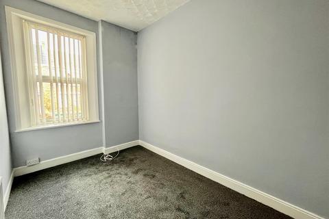 3 bedroom flat to rent, Brighton Road, Gateshead