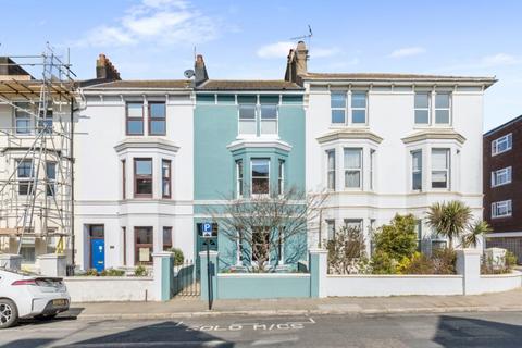 4 bedroom house to rent, Queens Park Road, Brighton BN2