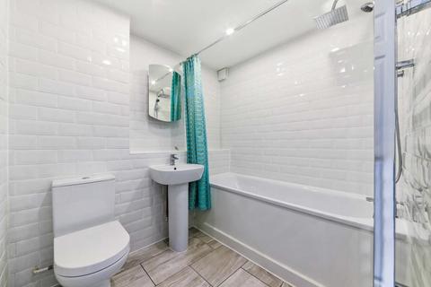 4 bedroom terraced house to rent, Ferguson Close, Nr Canary Wharf, London, E14