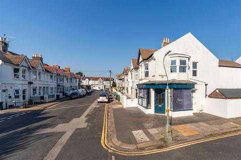 2 bedroom flat to rent, Rutland Road, Hove