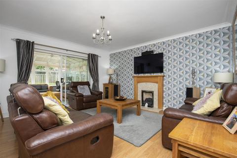 4 bedroom detached house for sale, 64 Dover Park, Dunfermline