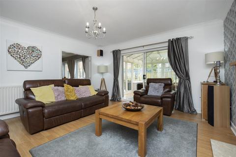 4 bedroom detached house for sale, 64 Dover Park, Dunfermline