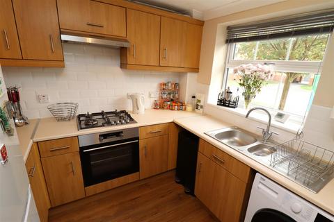 2 bedroom terraced house for sale, Blackburn Avenue, Brough