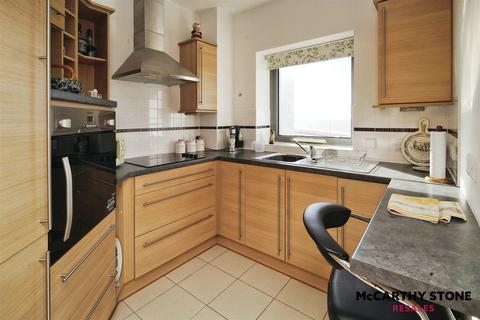 1 bedroom apartment for sale, Eversley Court, Dane Road, Seaford, East Sussex BN25 1FF