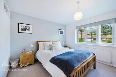 3 bedroom townhouse for sale, Kenilworth Gardens, London