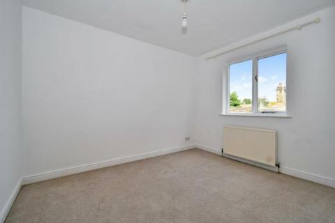 2 bedroom flat for sale, Walkers Row, Yeadon, Leeds, LS19