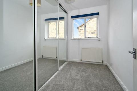 2 bedroom flat for sale, Walkers Row, Yeadon, Leeds, LS19