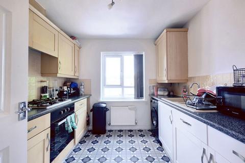 2 bedroom flat to rent, The Wells Road, St Anns, NG3 3AR