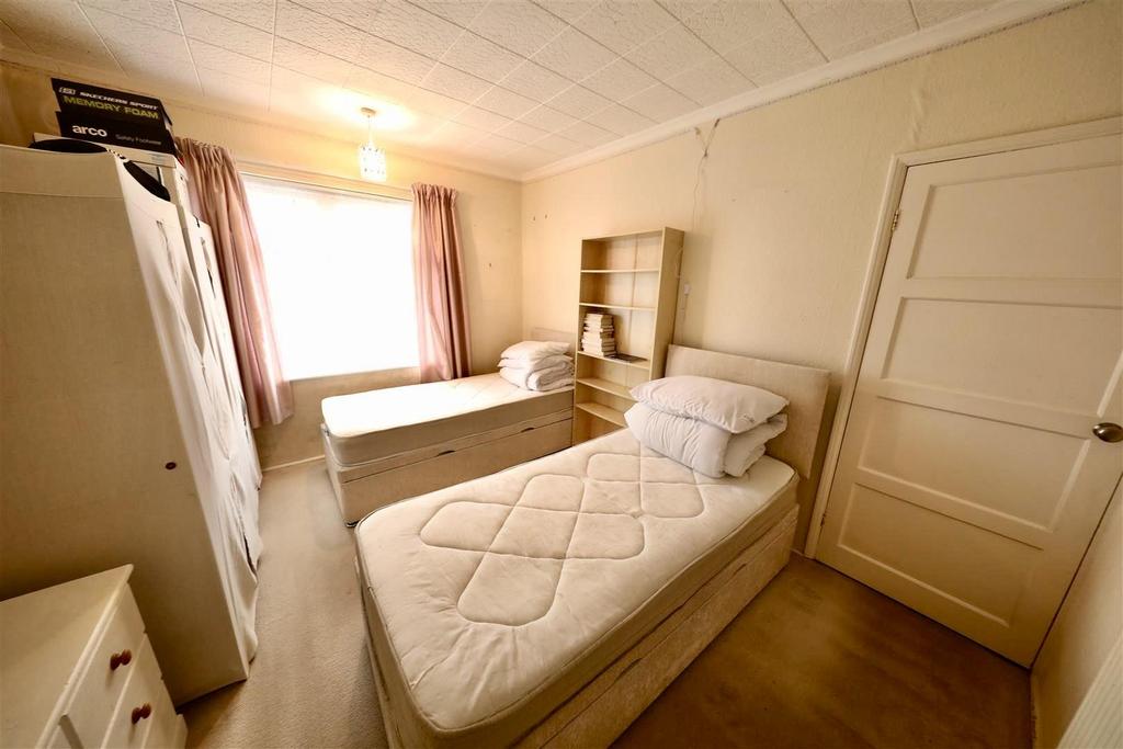 302 Bricknell - Bed 2.jpg