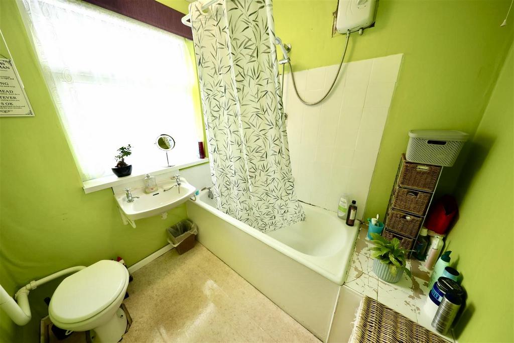 302 Bricknell - Bathroom.jpg