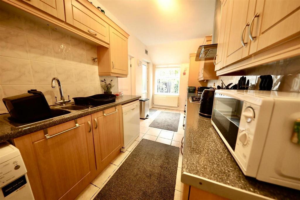 302 Bricknell - Kitchen.jpg