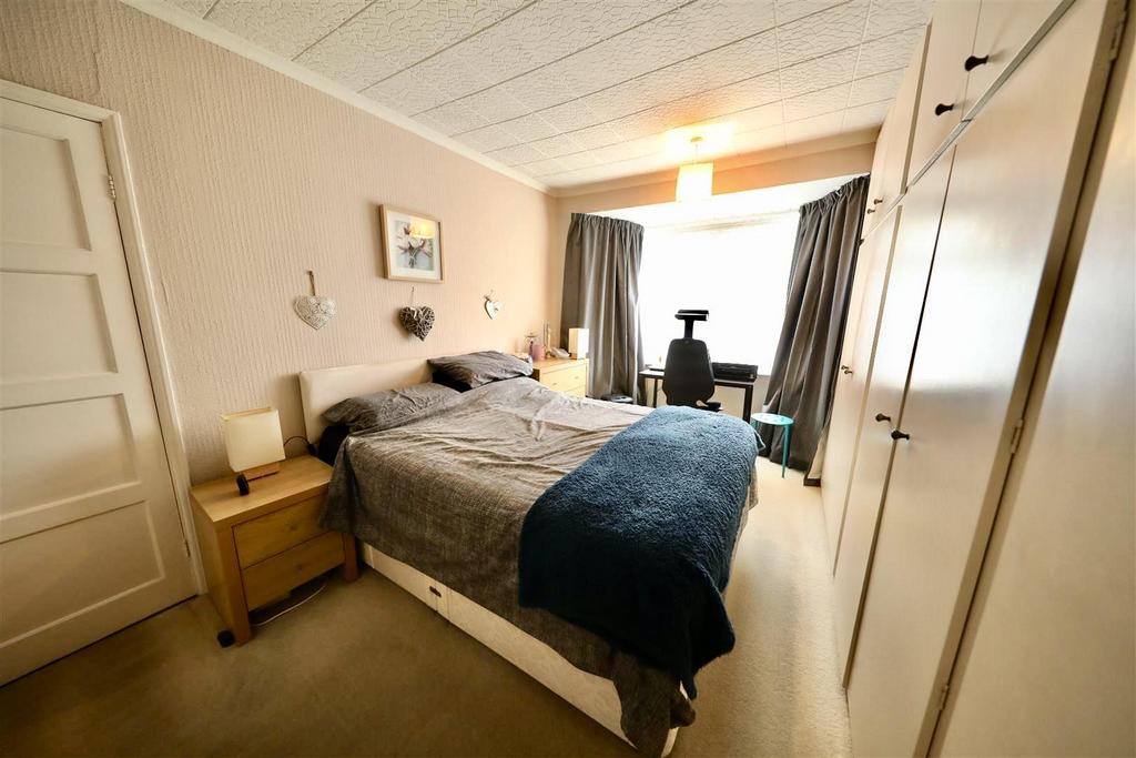 302 Bricknell - Bed 1b.jpg