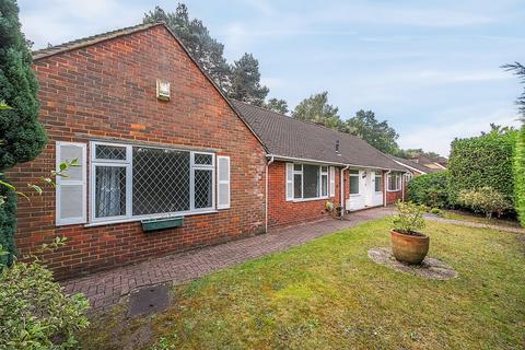 4 bedroom bungalow to rent, Oatlands Avenue, Weybridge, Surrey, KT13