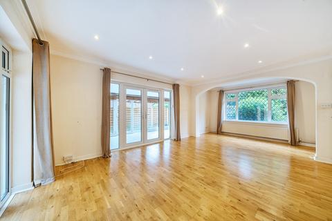 4 bedroom bungalow to rent, Oatlands Avenue, Weybridge, Surrey, KT13