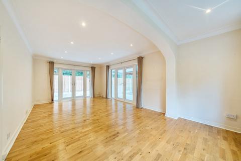 4 bedroom bungalow to rent, Oatlands Avenue, Weybridge, Surrey, KT13