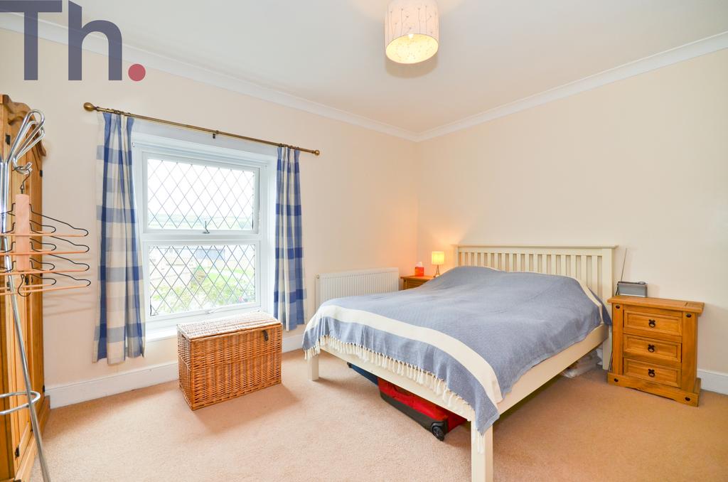 Bedroom 1 (2).JPG