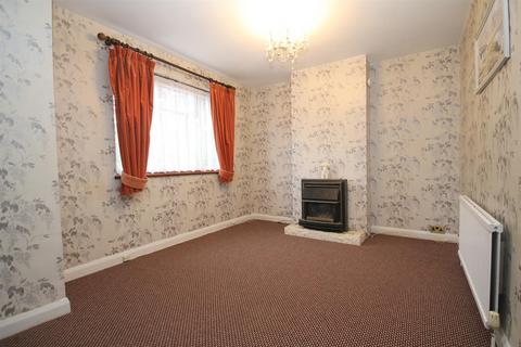 3 bedroom semi-detached house to rent, St. James Road, Carshalton