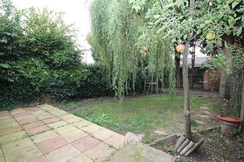 3 bedroom semi-detached house to rent, St. James Road, Carshalton