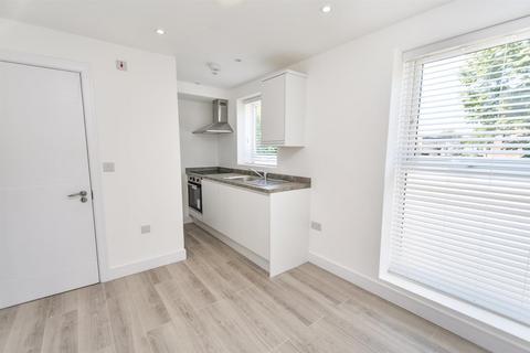 Studio to rent, Regents Park Road, London N3