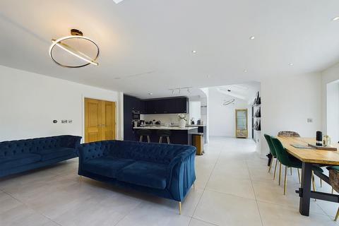 Russet House Wrexham Road, Chester, CH4 7QQ