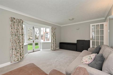 2 bedroom apartment for sale, Woodlands Lane, Chichester