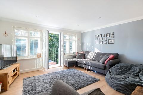 4 bedroom semi-detached house for sale, Tupwood Gardens, Caterham CR3