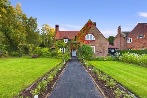 3 bedroom detached house for sale, Hillside Road, Cheshire WA6