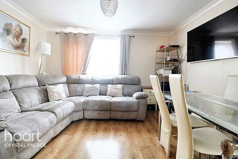 1 bedroom flat for sale, Millhouse Place, London