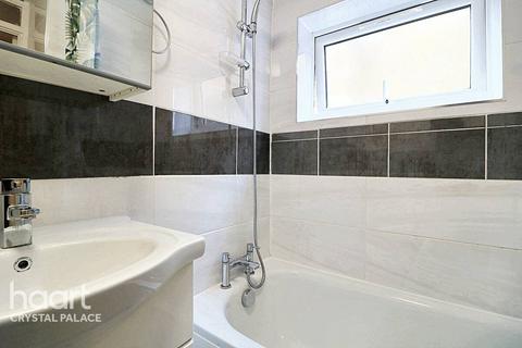 1 bedroom flat for sale, Millhouse Place, London