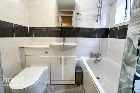 1 bedroom flat for sale, Millhouse Place, London