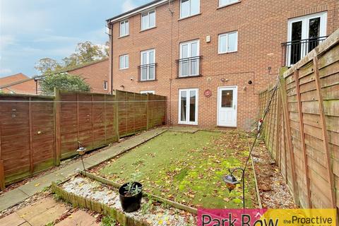 4 bedroom townhouse for sale, North Baileygate, Pontefract