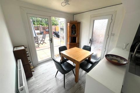 2 bedroom semi-detached house to rent, Kimpton Close, Lee-On-The-Solent, Hampshire, PO13