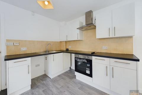 2 bedroom flat to rent, Briton Court, Kirkby