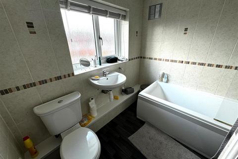 3 bedroom house to rent, Edison Road, Eccles