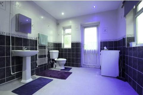 6 bedroom terraced house for sale, High Street North, London E12