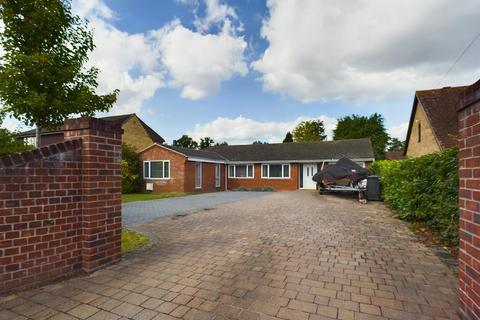 4 bedroom detached bungalow for sale, Pelican Road, Tadley, RG26