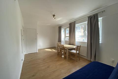 3 bedroom flat to rent, Stoford Close, London SW19