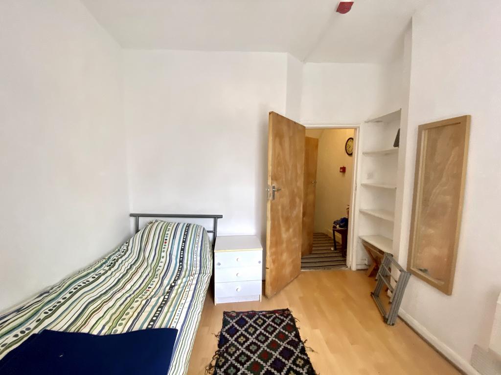 Flat share room for rent