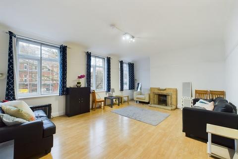 4 bedroom apartment to rent, Streatham Hill