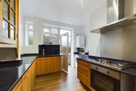 4 bedroom apartment to rent, Streatham Hill