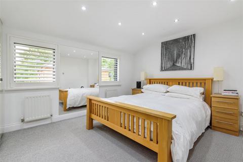 2 bedroom end of terrace house for sale, Kew Foot Road, Richmond