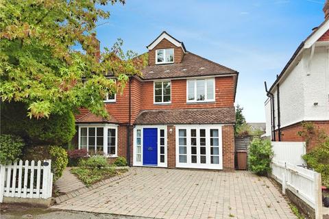 5 bedroom detached house to rent, Ennismore Avenue, Guildford, GU1