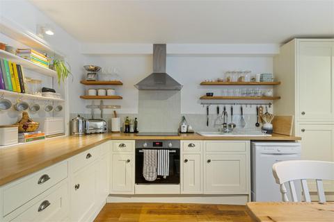 9 Lion Lane, Haslemere, GU27 1JF