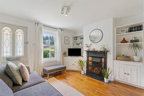 9 Lion Lane, Haslemere, GU27 1JF