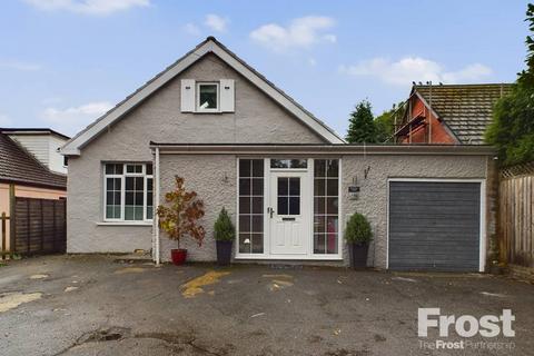 110 Staines Road, Wraysbury, Staines, TW19 5AH