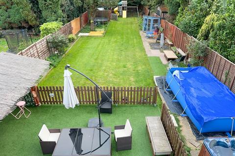 110 Staines Road, Wraysbury, Staines, TW19 5AH