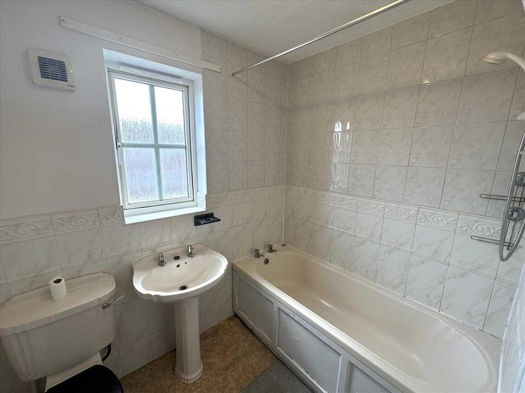 Front bedroom 3: