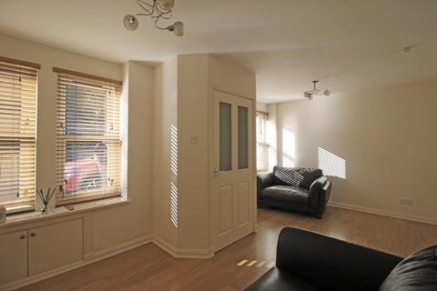 2 bedroom flat to rent, Upper Mill Street, Tillicoultry, FK13