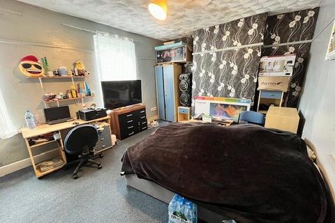 4 bedroom terraced house for sale, Alfreton Road, Nottingham